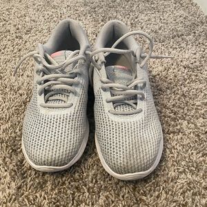 Grey Nike Tennis Shoes